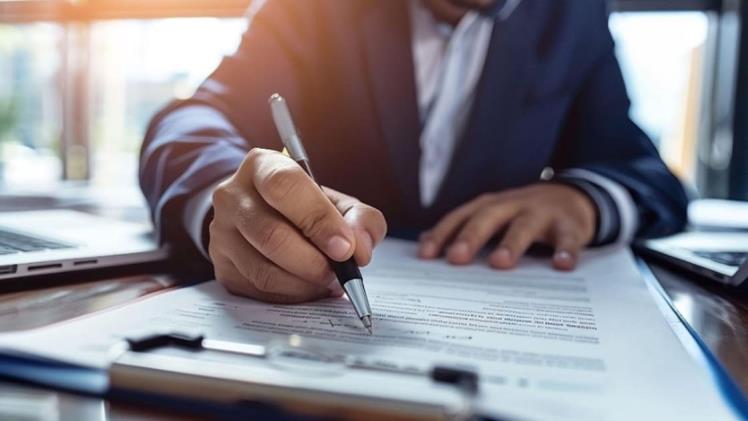 Key Signs You Need the Services of a Top-Tier Public Adjuster